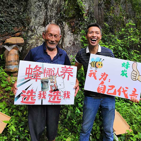 我89岁的时候还可以徒手抓两只6斤的毒蛇 我89岁的时候还可以徒手抓两只6斤的毒蛇