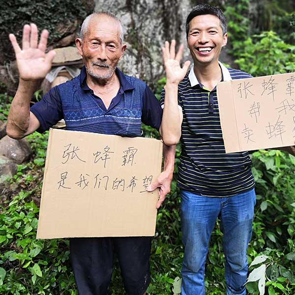我89岁的时候还可以徒手抓两只6斤的毒蛇 我89岁的时候还可以徒手抓两只6斤的毒蛇